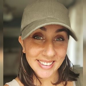 Meet your Posher, Caitlin